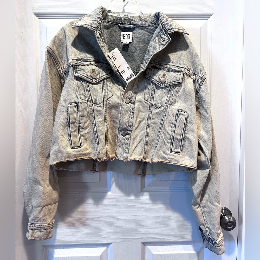 BDG Cropped Distressed Denim Jacket - Light Wash Gray